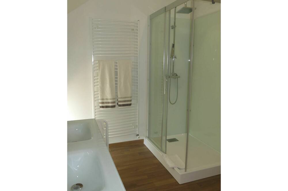 Photo of Bathroom in Monnaie