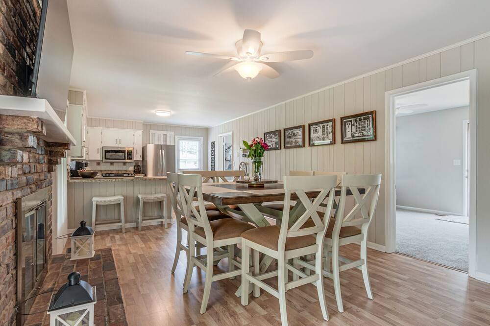 Photo of Bedroom in Gallatin