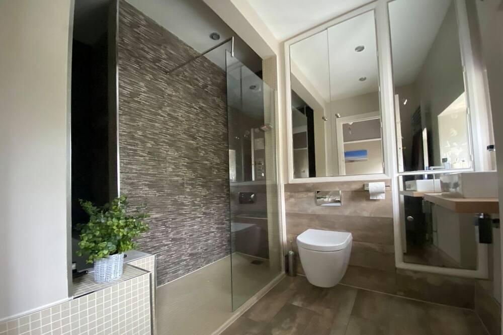 Photo of Bathroom in Torquay