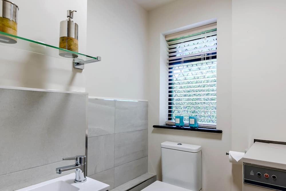 Photo of Bathroom in Worth