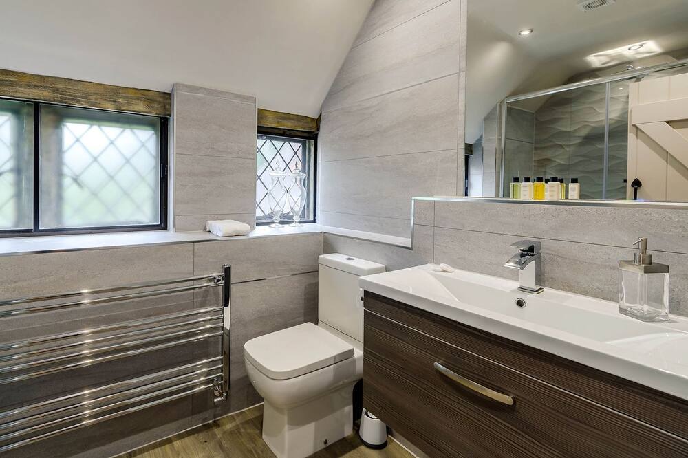 Photo of Bathroom in Worth