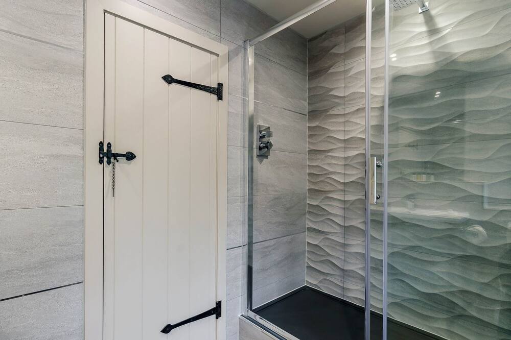 Photo of Bathroom in Worth