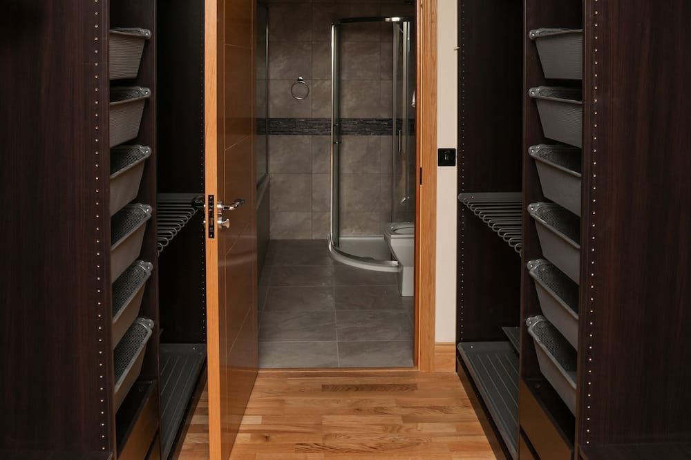 Photo of Others in MacMerry