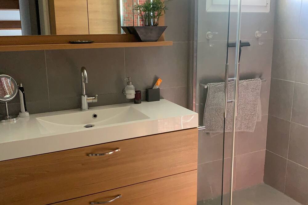Photo of Bathroom in Saint-Gely-du-Fesc