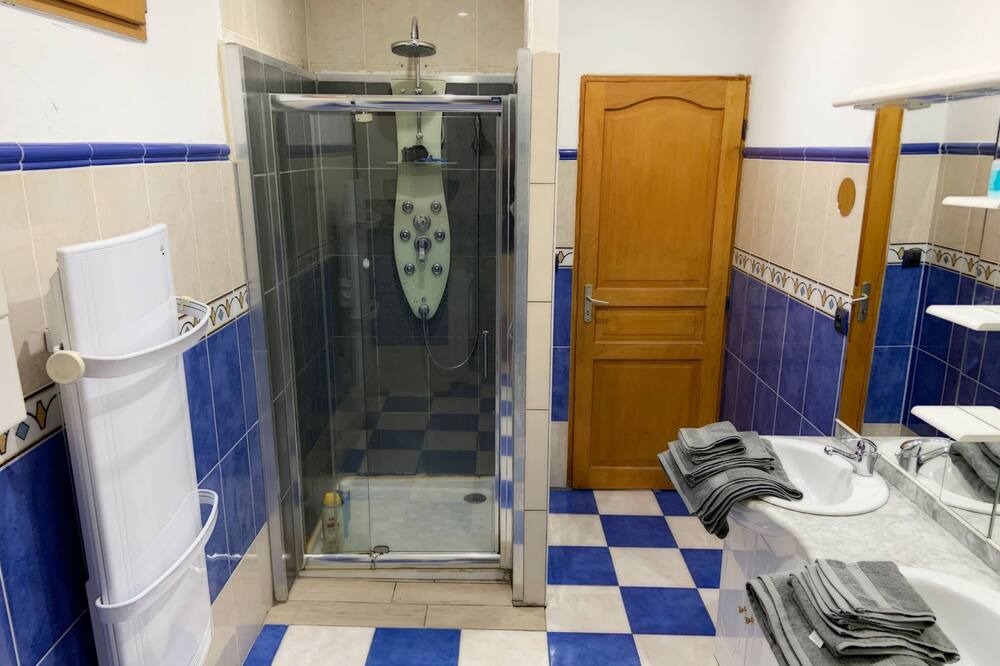 Photo of Bathroom in Ceret