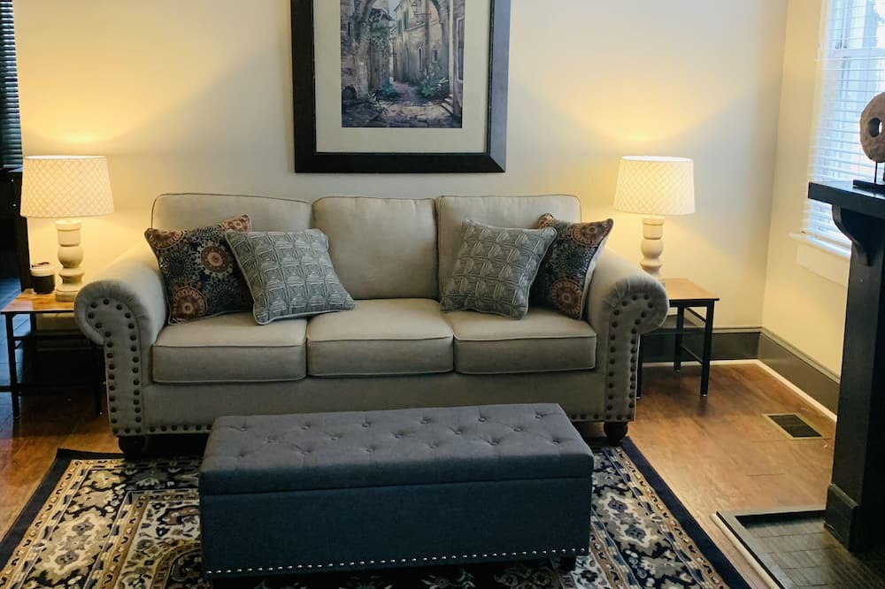 Photo of Livingroom in Savannah Victorian District