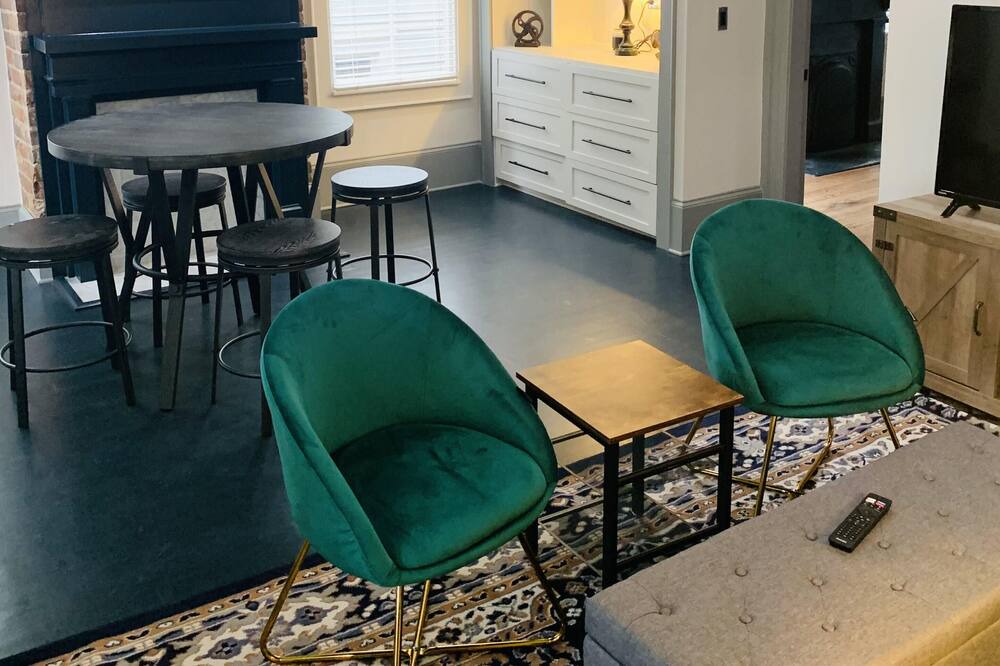 Photo of Livingroom in Savannah Victorian District