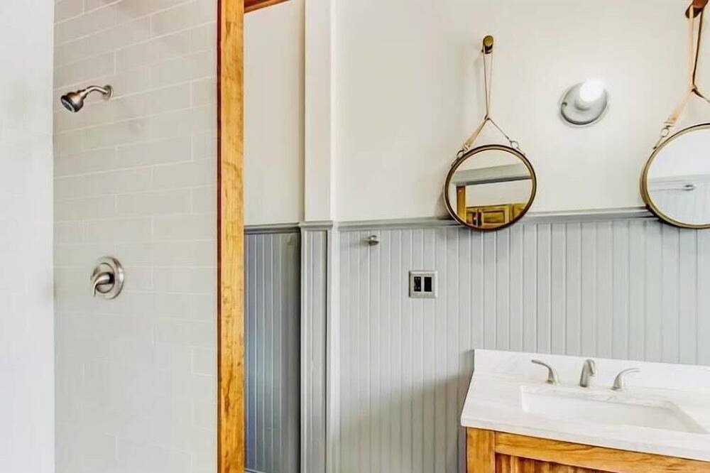 Photo of Bathroom in Savannah Victorian District