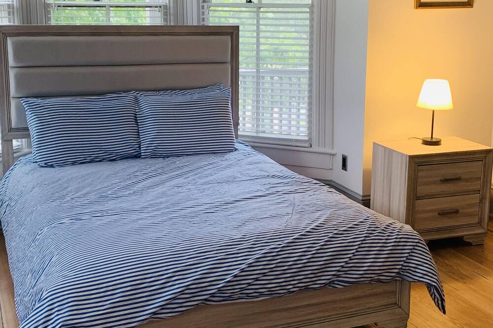 Photo of Bedroom in Savannah Victorian District