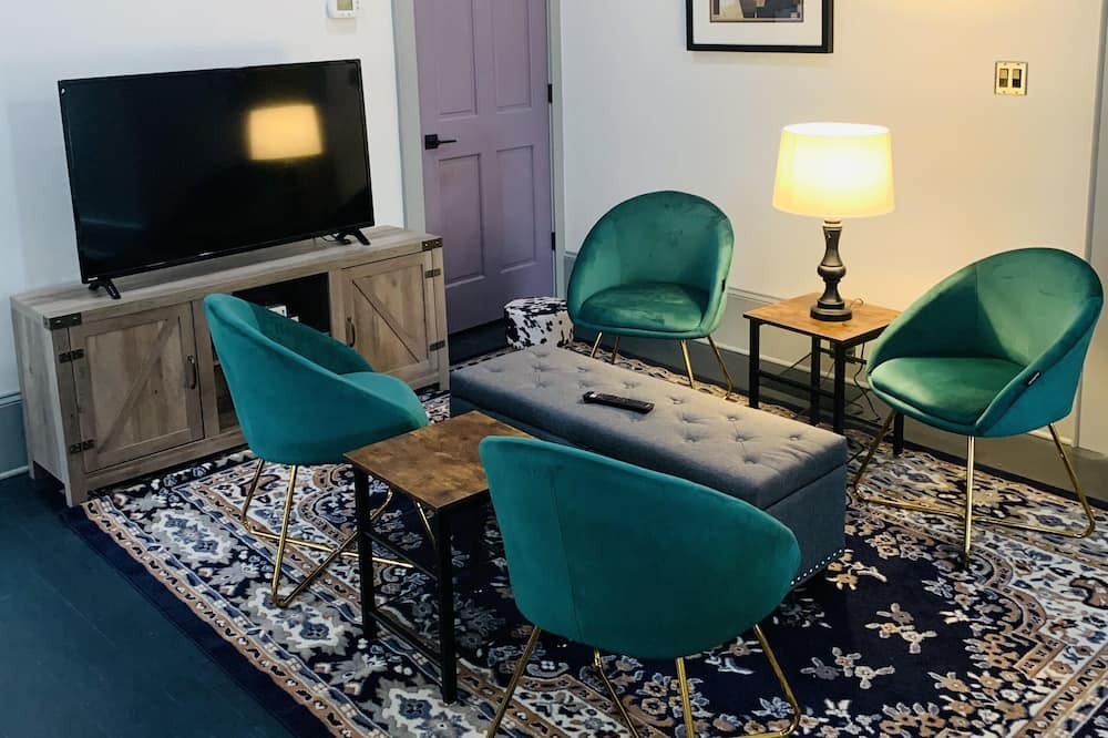 Photo of Livingroom in Savannah Victorian District