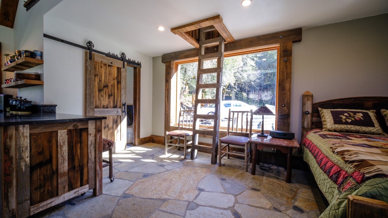 Photo of Others in Salyer