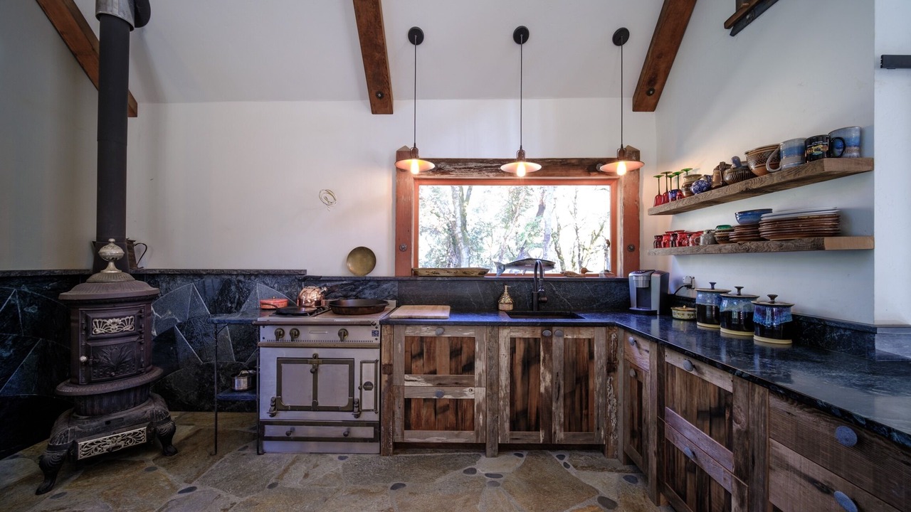 Photo of Kitchen in Salyer