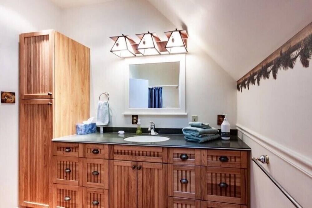 Photo of Bathroom in Benton
