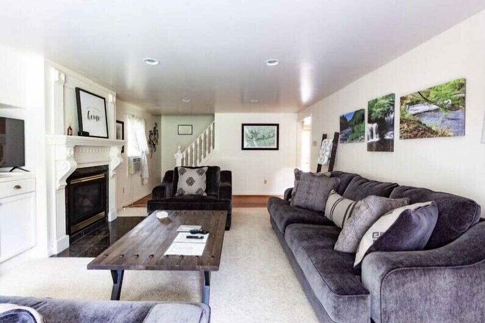 Photo of Livingroom in Benton
