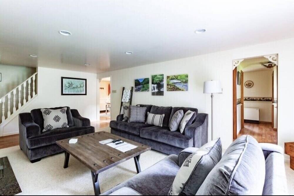 Photo of Bedroom in Benton
