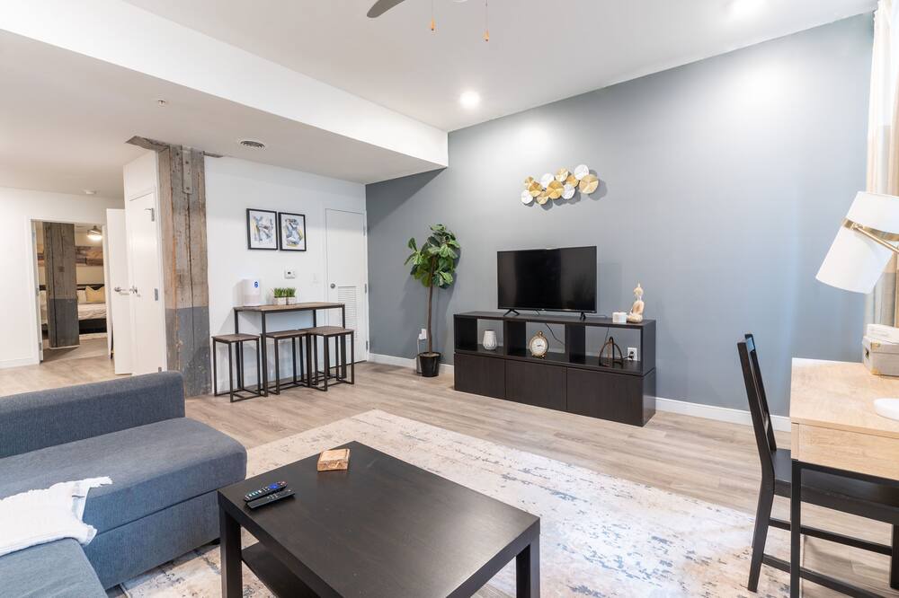 Photo of Livingroom in Monroe Ward