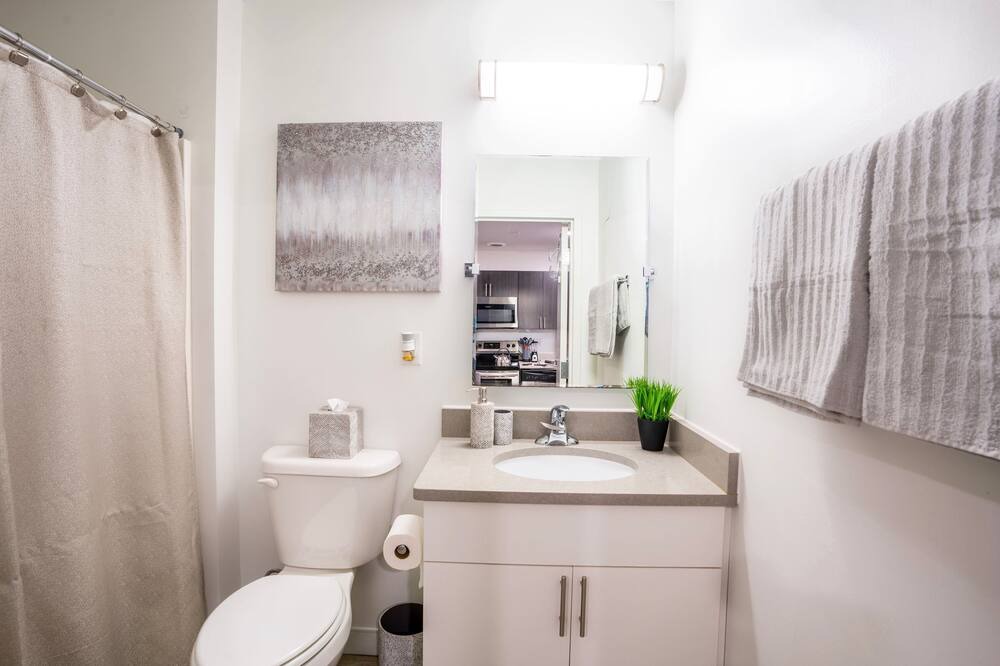 Photo of Bathroom in Monroe Ward
