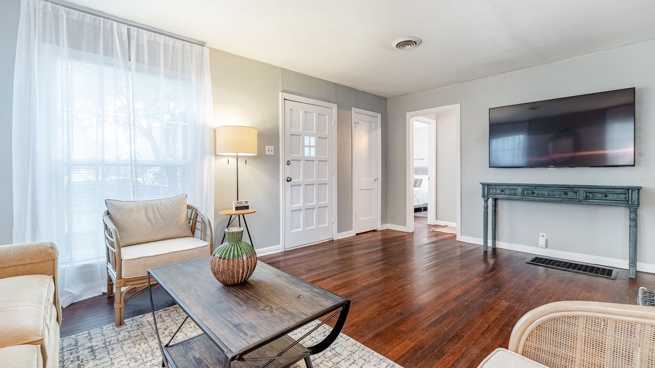 Photo of Livingroom in Original Town