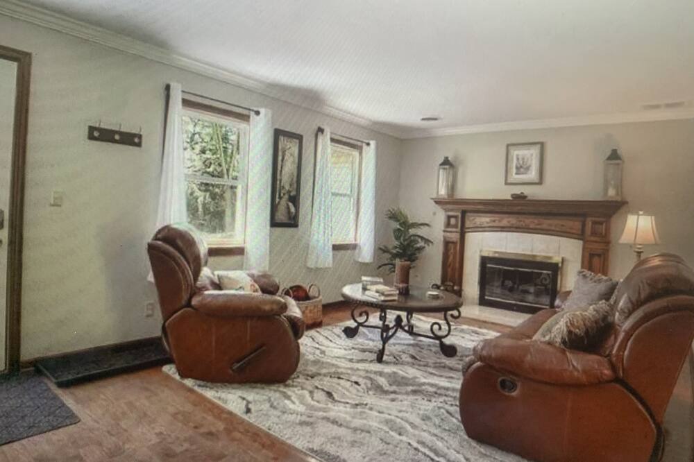 Photo of Livingroom in Hudson