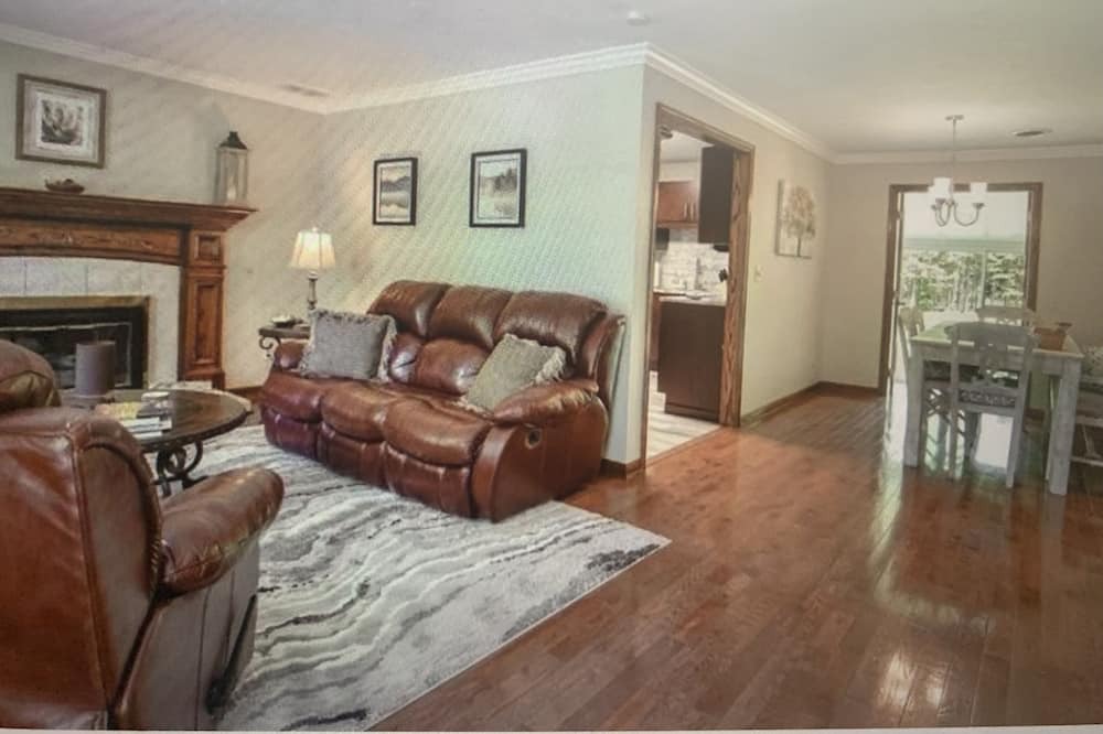 Photo of Livingroom in Hudson