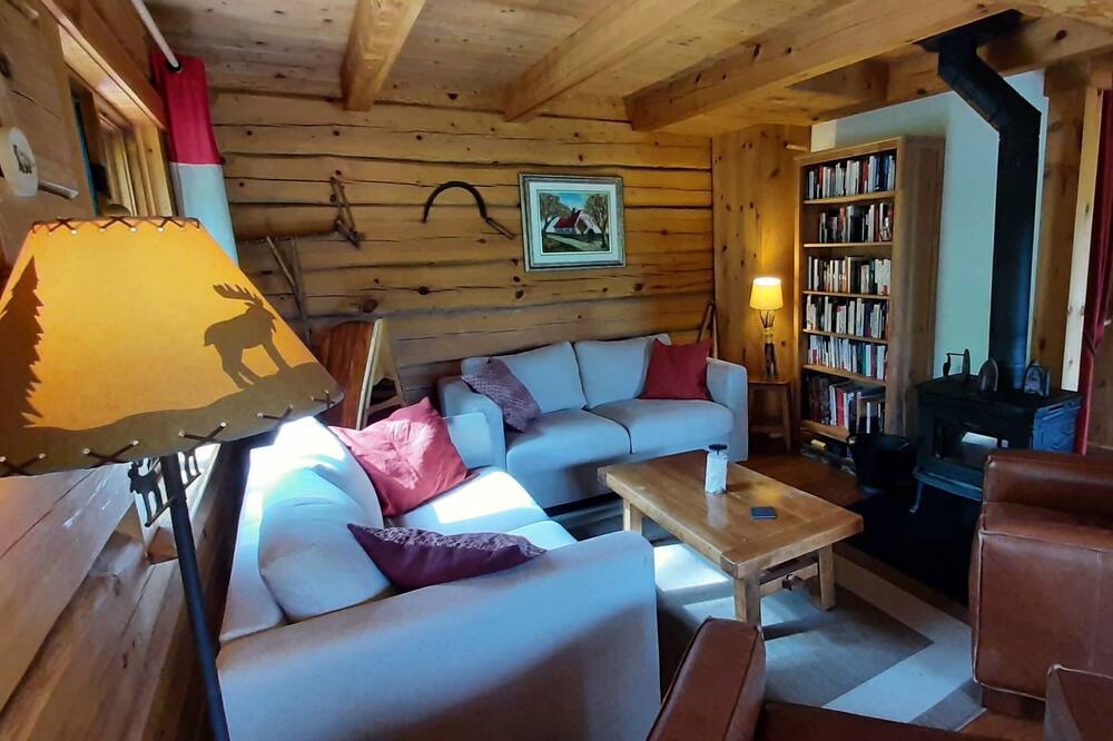 Photo of Livingroom in Saint-Brigitte-de-Laval