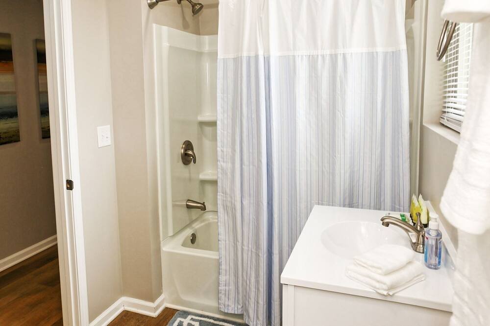 Photo of Bathroom in Maiden