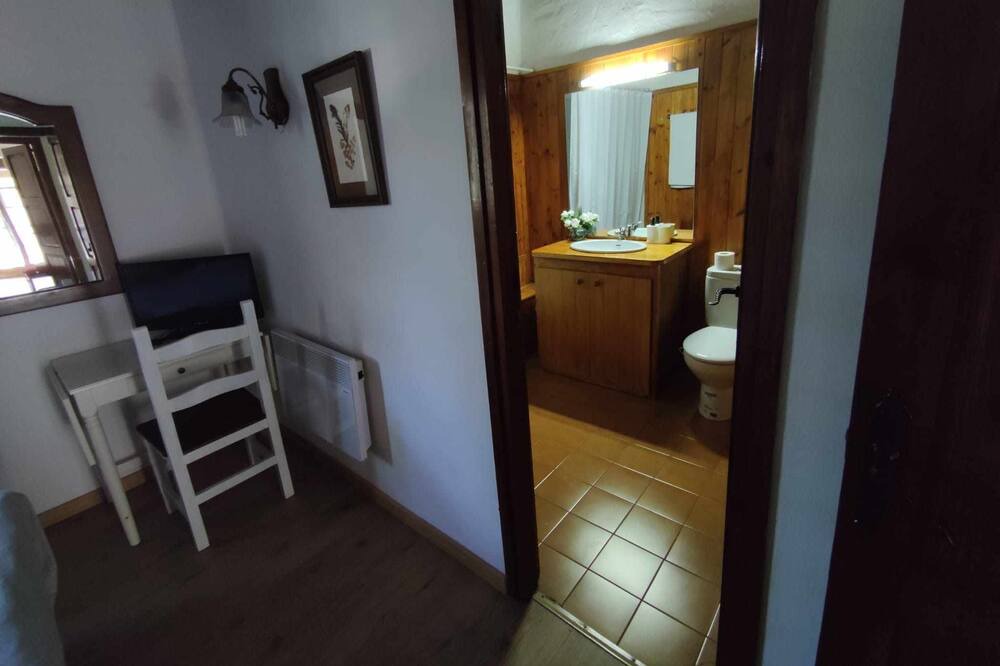 Photo of Bedroom in Linsoles