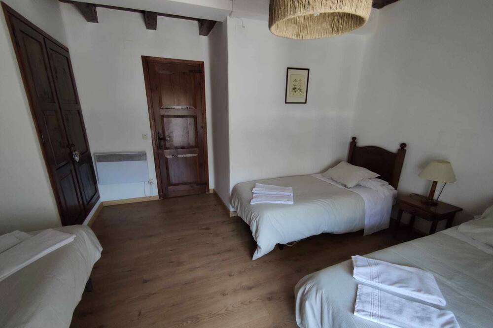 Photo of Bedroom in Linsoles