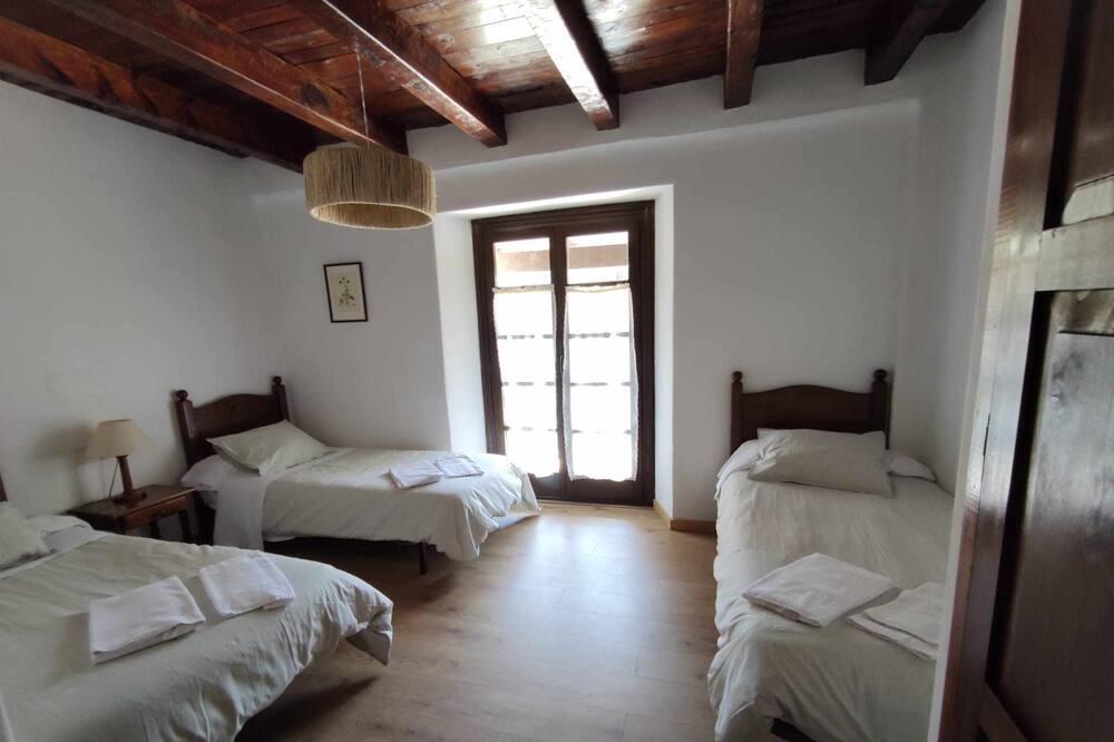 Photo of Bedroom in Linsoles