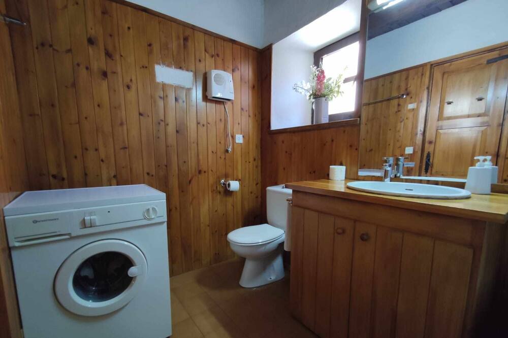 Photo of Bathroom in Linsoles
