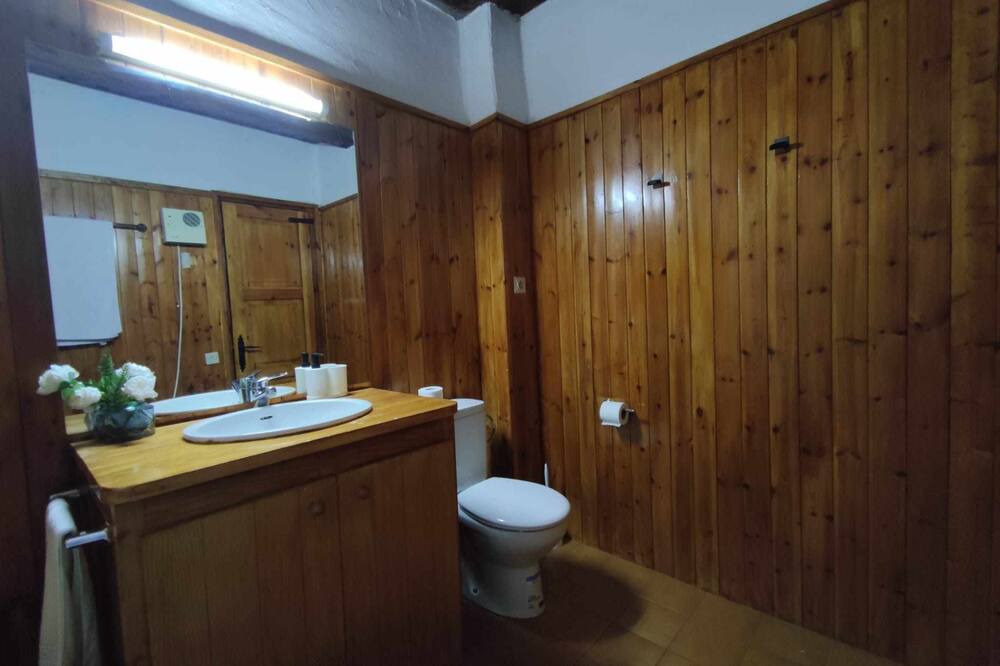 Photo of Bathroom in Linsoles