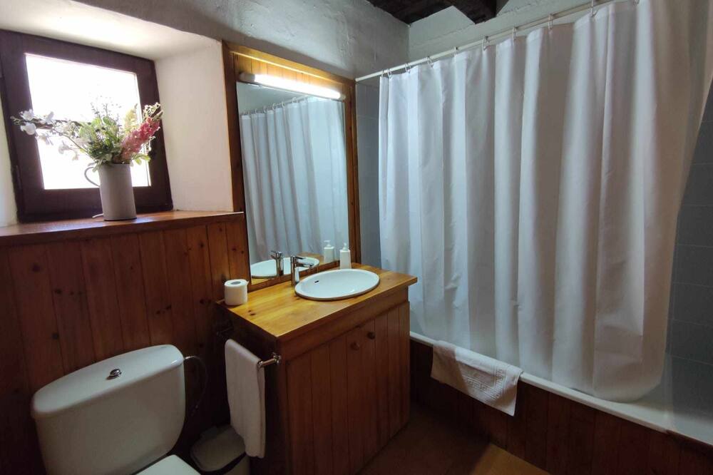 Photo of Bathroom in Linsoles