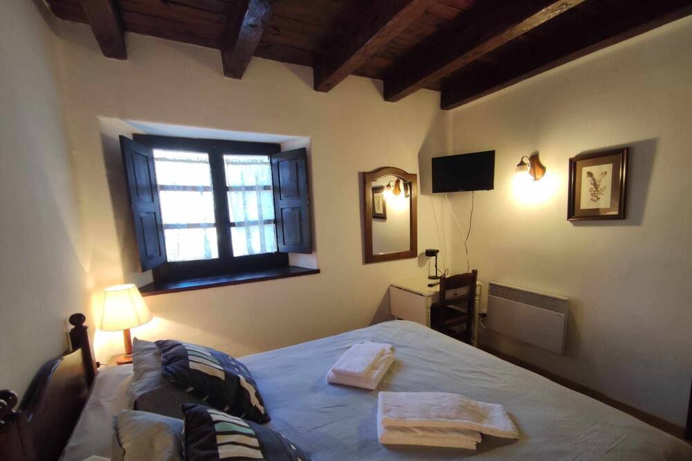 Photo of Bedroom in Linsoles