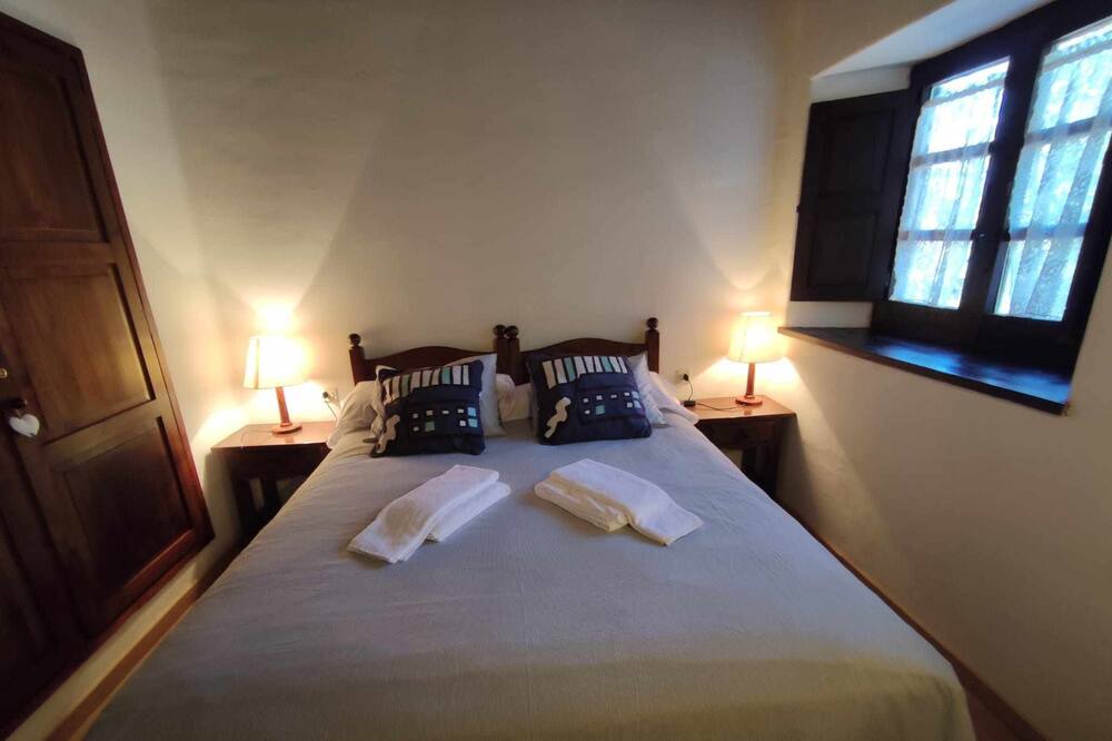 Photo of Bedroom in Linsoles