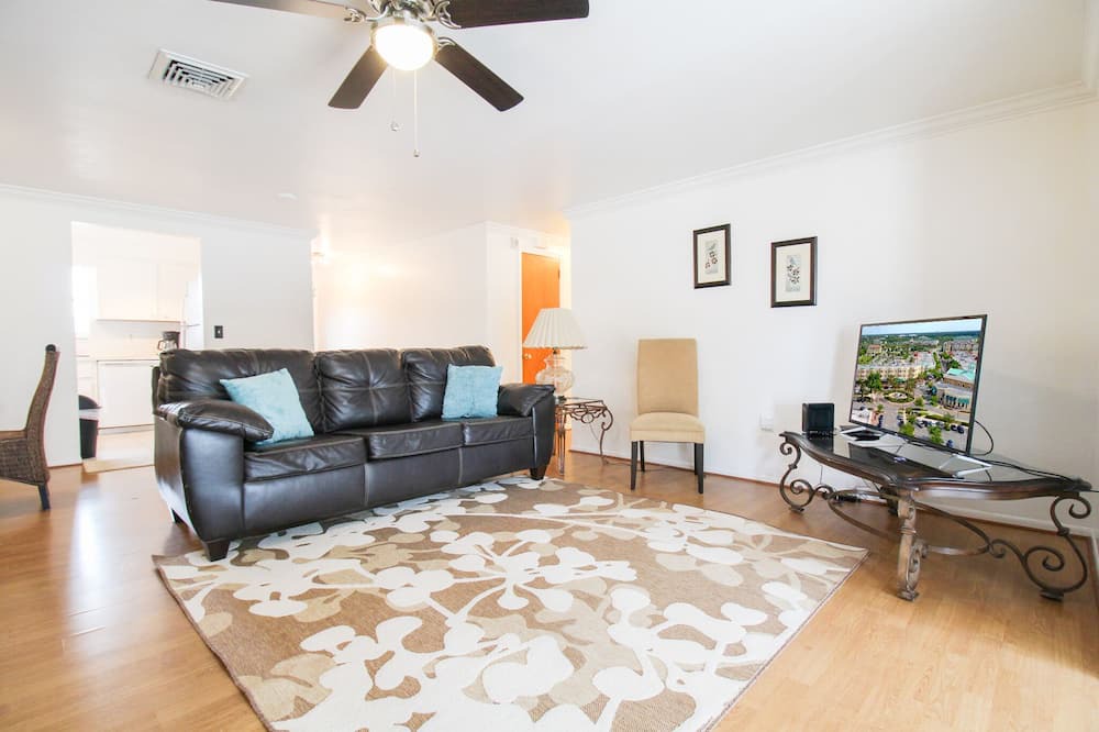 Photo of Livingroom in Venice Gardens
