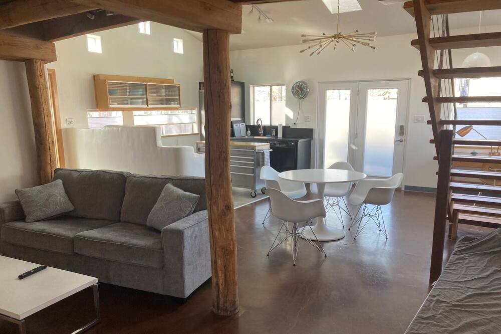 Photo of Livingroom in North Valley