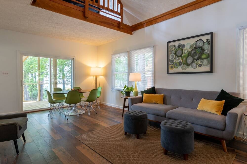 Photo of Bedroom in North Shore Acres