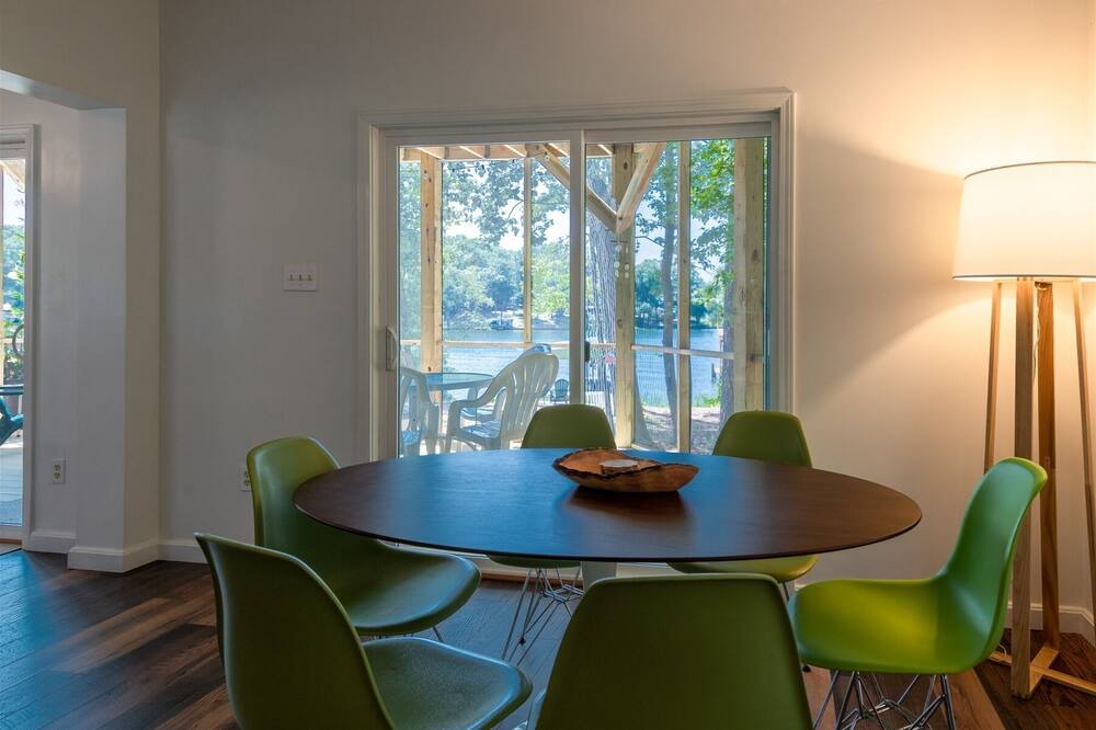 Photo of Bedroom in North Shore Acres