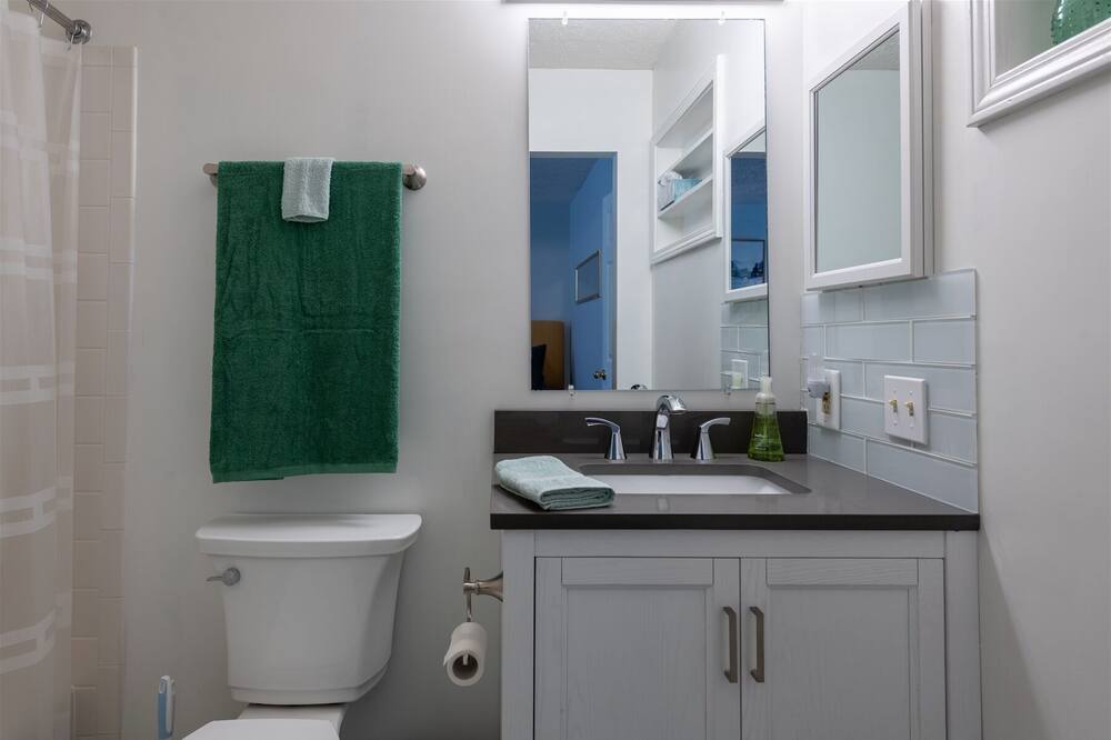 Photo of Bathroom in North Shore Acres