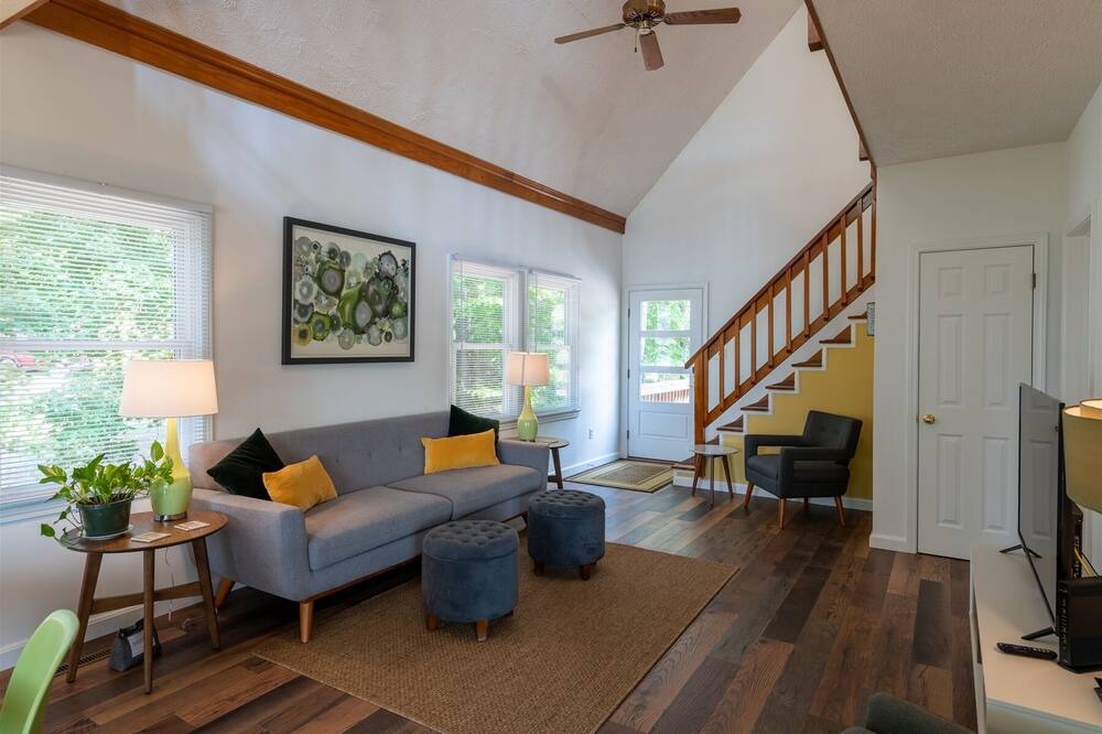 Photo of Bedroom in North Shore Acres