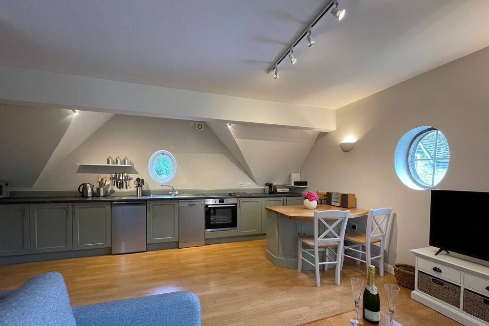 Photo of Others in Kingscote