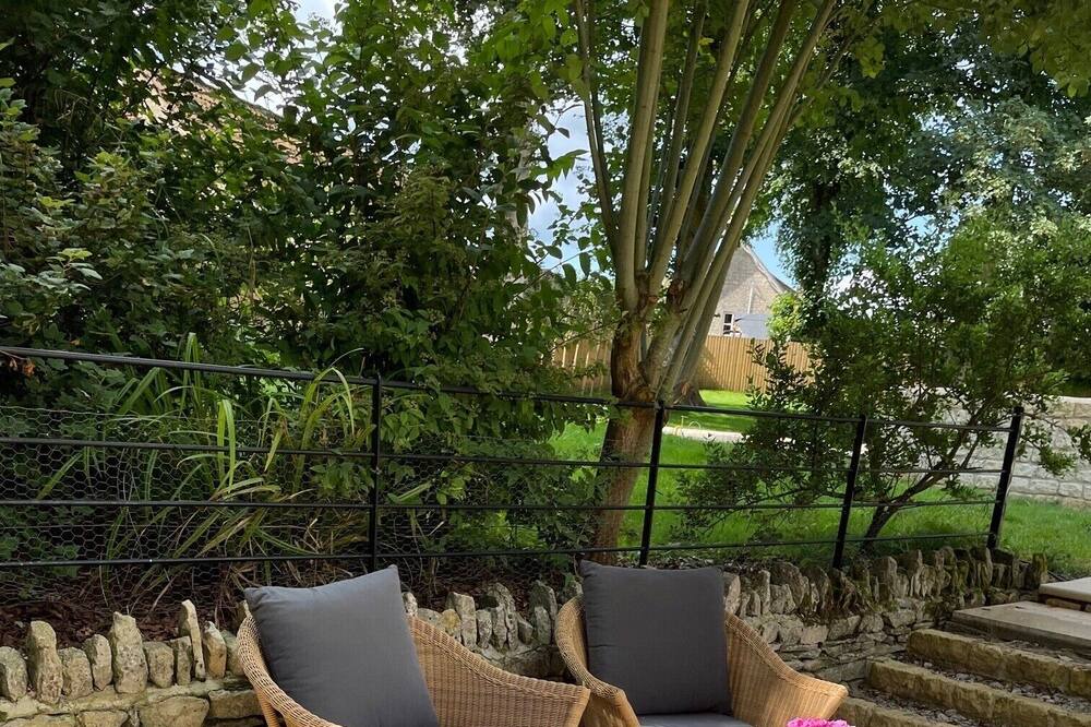 Photo of Patio Balcony in Kingscote