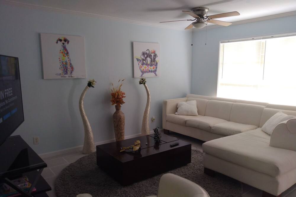Photo of Livingroom in Iowa