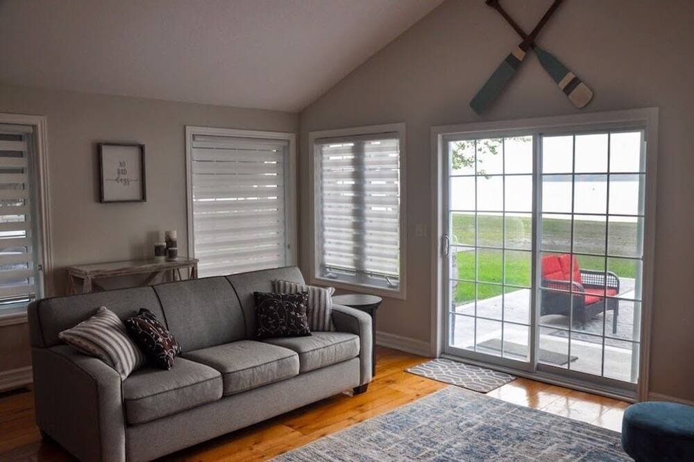 Photo of Livingroom in Amherstburg