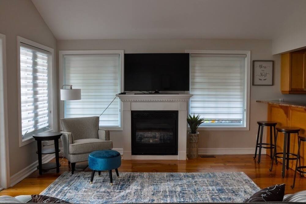 Photo of Livingroom in Amherstburg