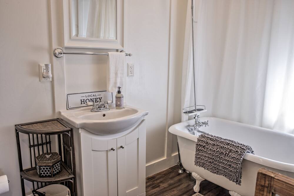 Photo of Bathroom in Levelland