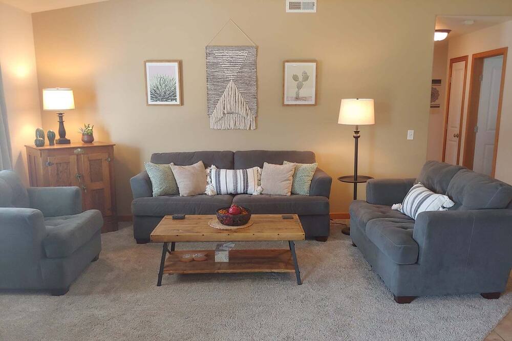 Photo of Livingroom in Desert Aire