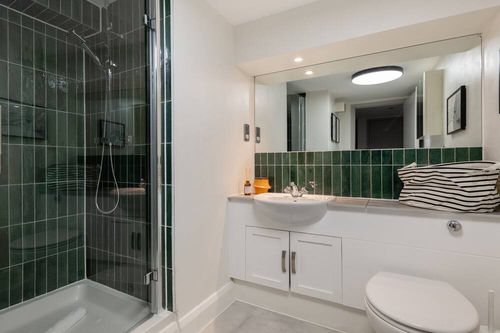 Photo of Bathroom in Wapping