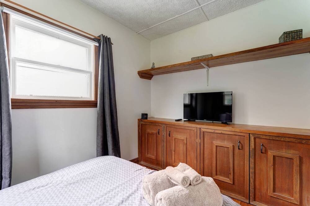 Photo of Bedroom in Sainte-Cecile-de-Whitton