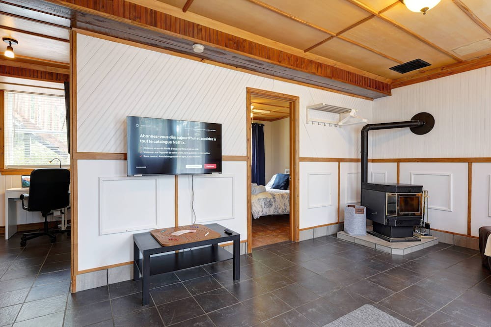 Photo of Livingroom in Sainte-Cecile-de-Whitton
